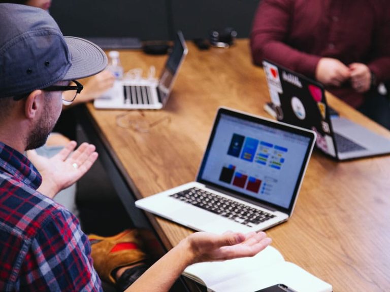 Modifier une société Comment choisir entre avocat, expert-comptable ou legaltech