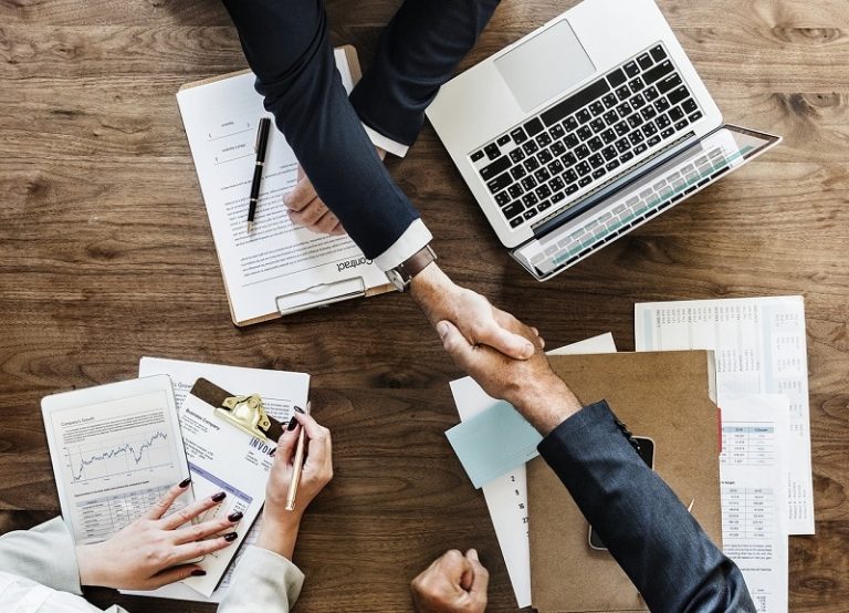 Comment ouvrir un compte pro en étant interdit bancaire ou fiché Banque de France