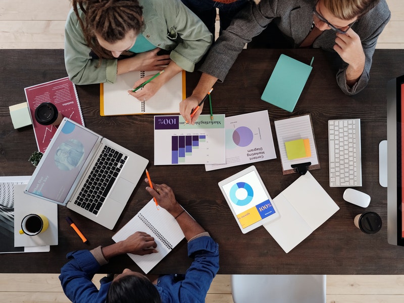 Legalstart ou Legalplace Quelle plateforme juridique choisir