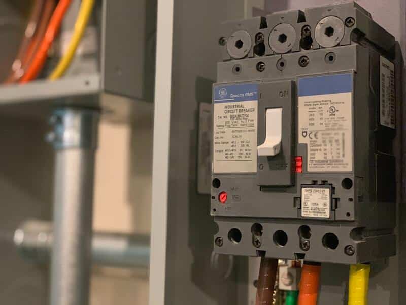 Comparateur électricité et Gaz pour les pros : Quelles sont les meilleures offres ?